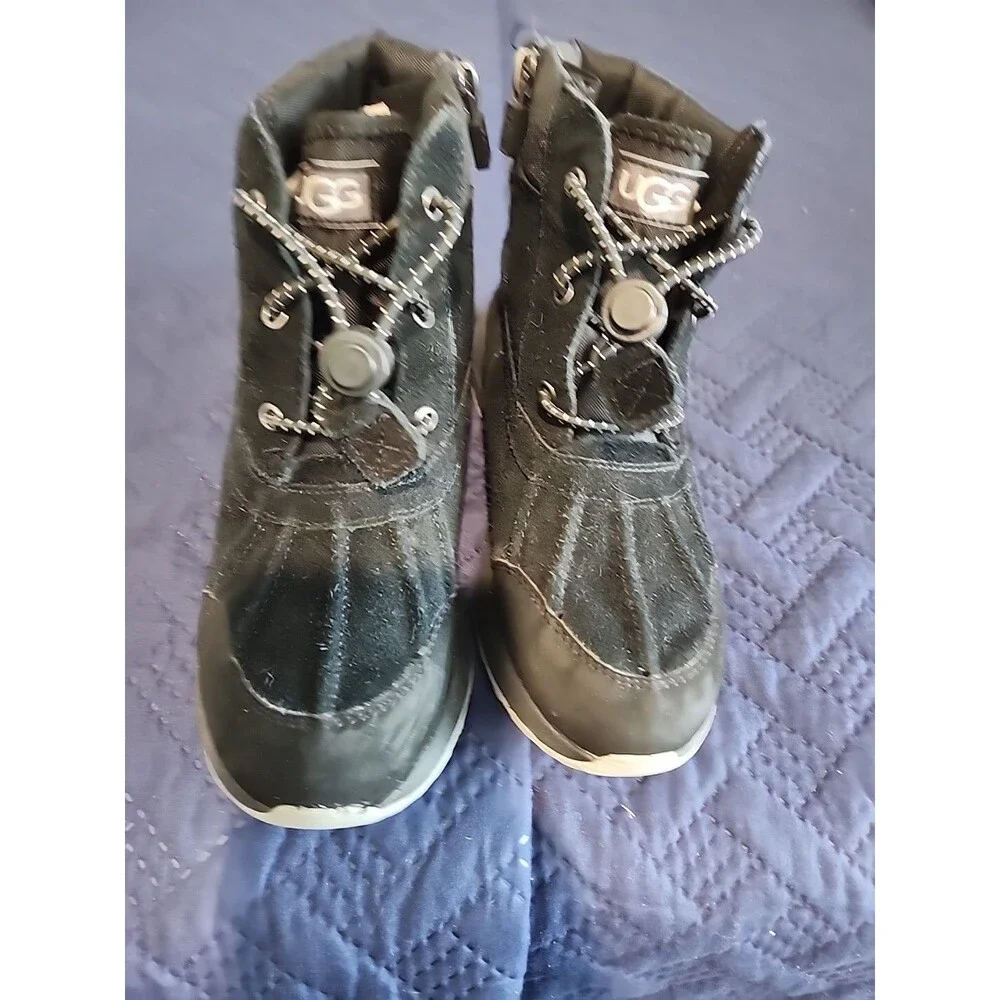 UGG KIDS TURLOCK WP BLACK BOOTS SIZE: 3K STYLE: 1103505K